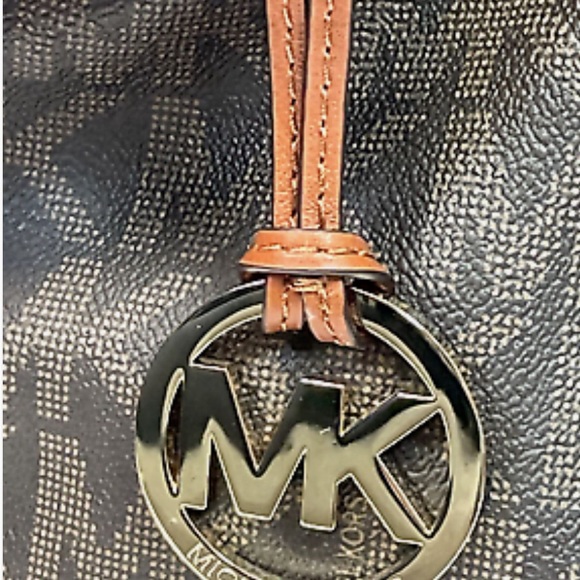 Michael Kors MYSTERY BOX BAGS WALLETS AND CHARM Listing for a Live Show or offer - Picture 8 of 8